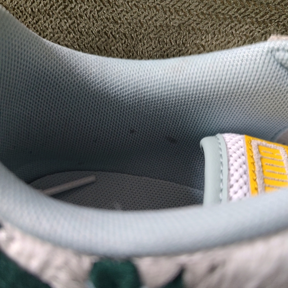 New Puma Sneakers - Picture 5 of 5